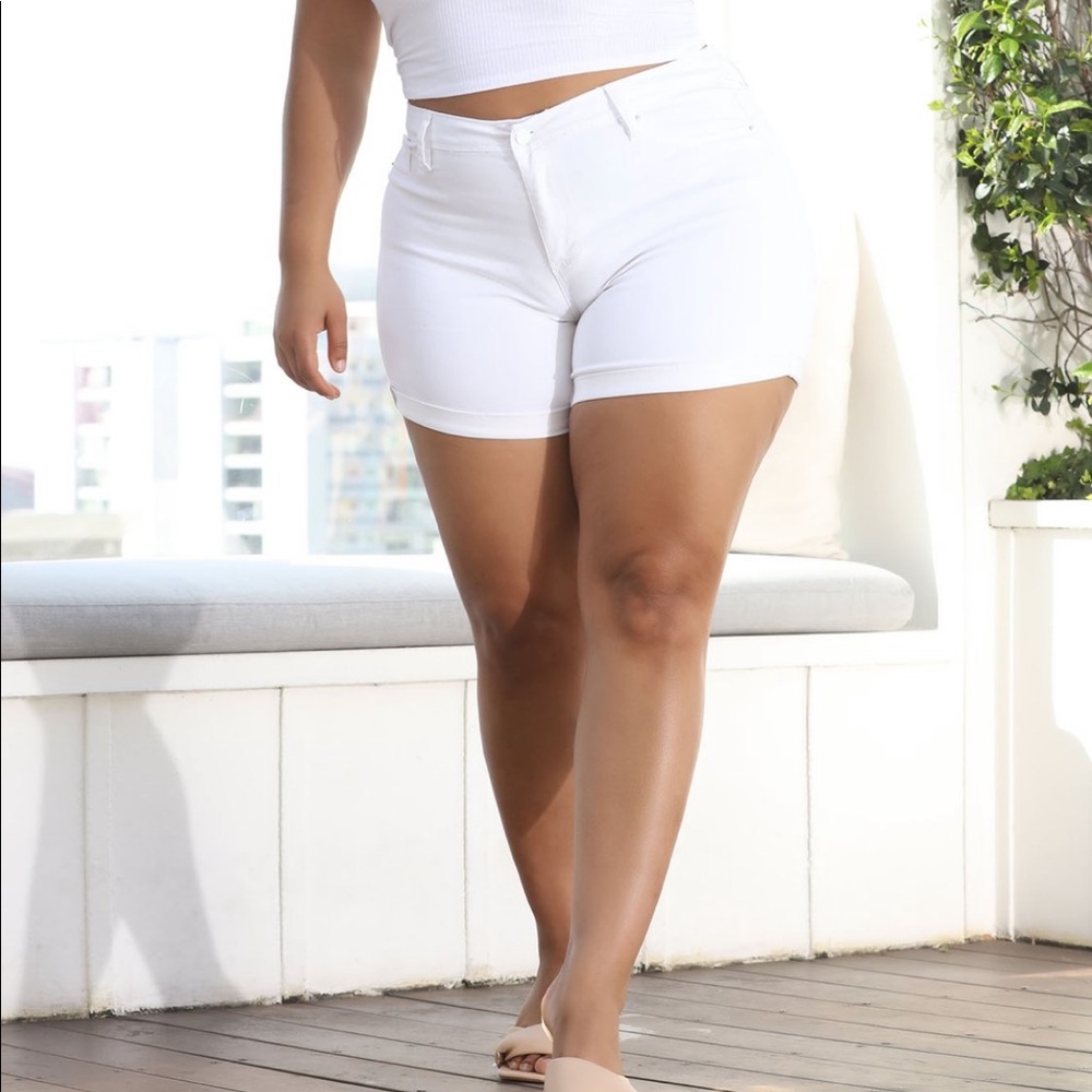 NWT Fashionova “No Muffin Top” Denim Shorts - White - Size 14